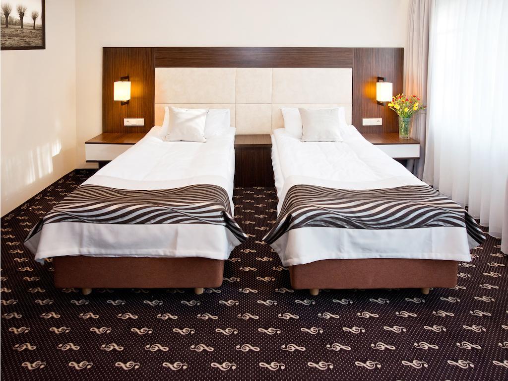 Hotel Fryderyk Ниса Номер фото
